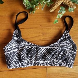 Xhilaration sports bra size small